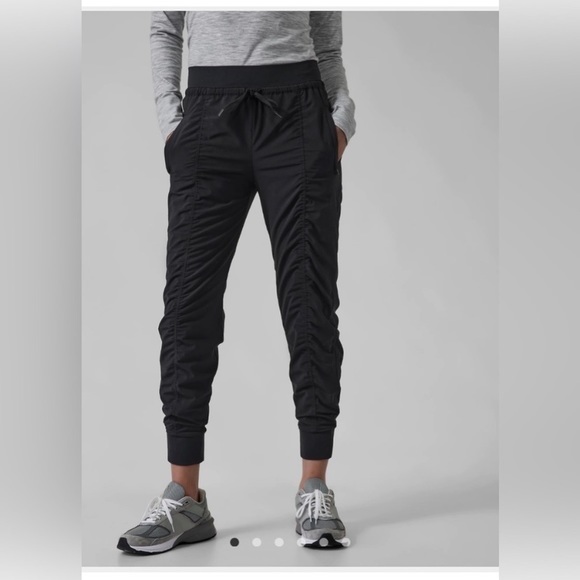 Athleta Joggers Altitude Lined in Black - Picture 1 of 6